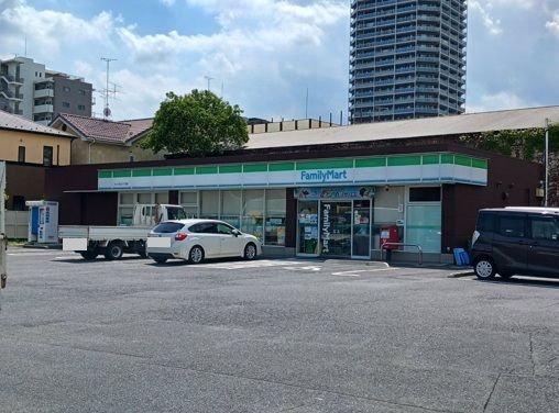 近くのファミマ　さいたま辻8丁目店まで550m（徒歩7分）