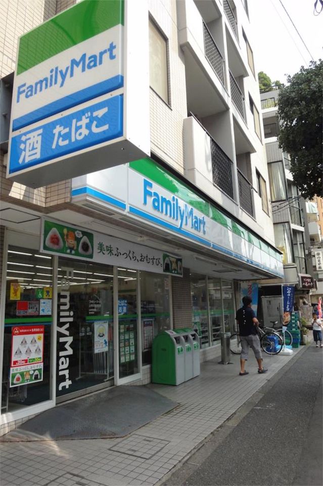 近くのファミリーマート 上馬交差点前店まで156m（徒歩2分）