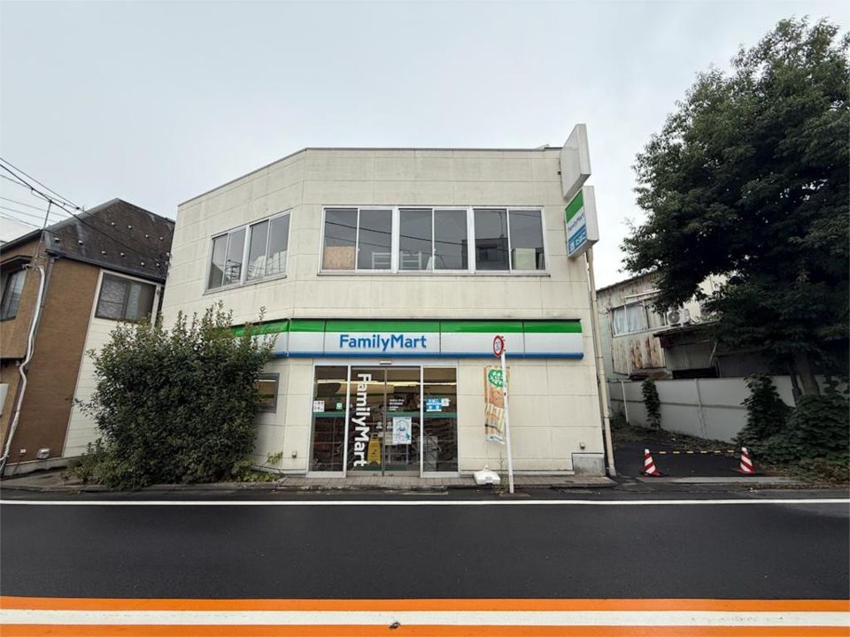 近くのファミリーマート 緑が丘駅前店まで45m（徒歩1分）