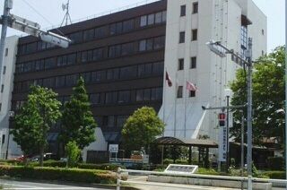 近くの稲城市役所まで600m（徒歩8分）