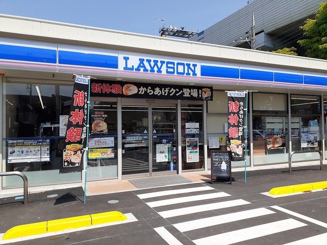 近くのローソン戸田美女木六丁目店まで131m（徒歩2分）