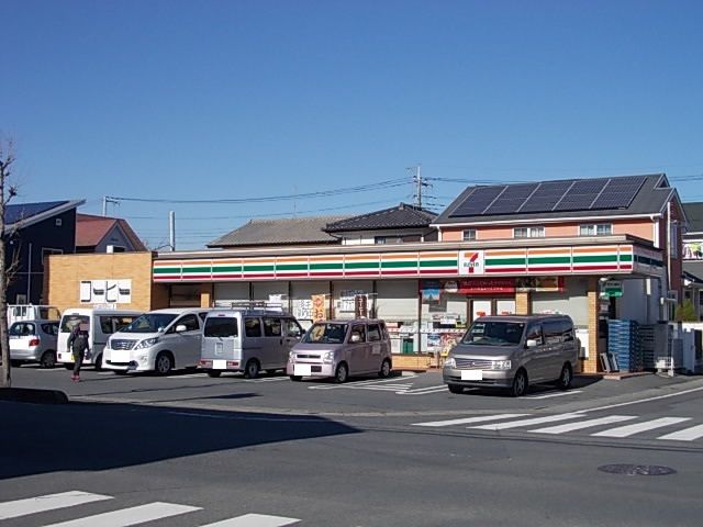 近くのセブンイレブン六軒町店まで320m（徒歩4分）