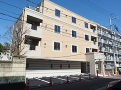 EASTの外観画像