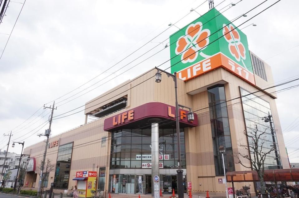 近くのライフ 竹の塚店まで917m（徒歩12分）