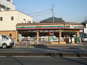 近くのセブンイレブン大谷店まで607m（徒歩8分）