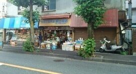 近くの横山商店まで140m（徒歩2分）