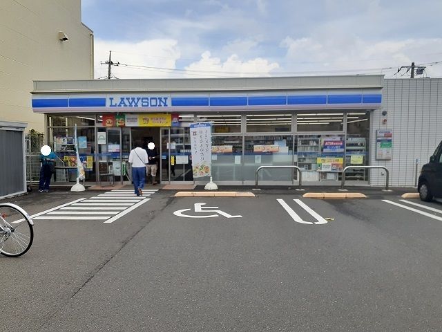 近くのローソンまで240m（徒歩3分）