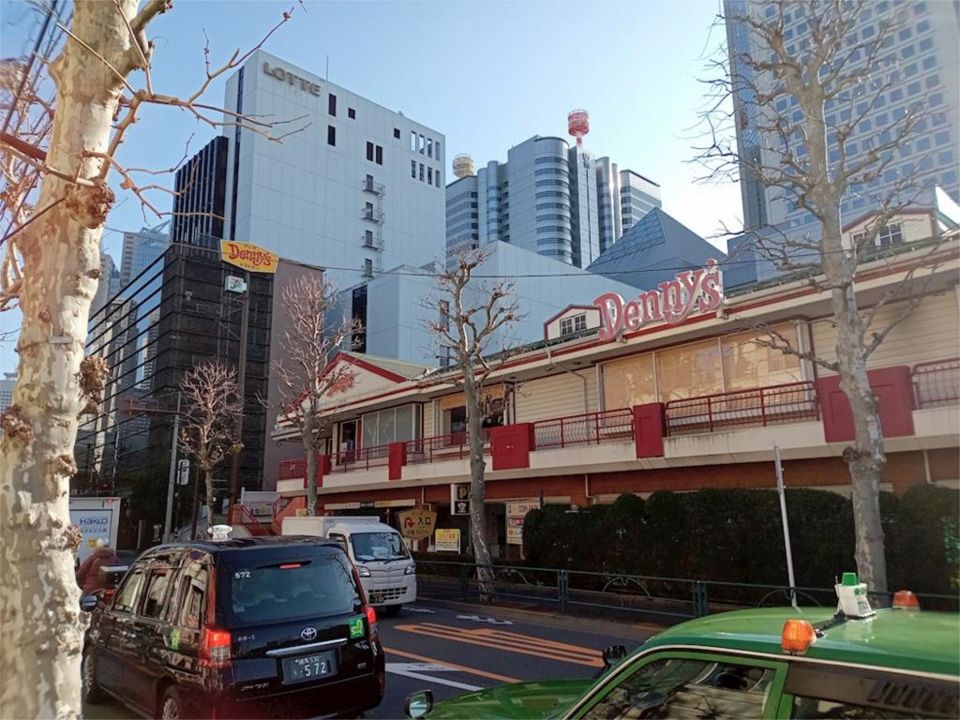 近くのデニーズ西新宿店まで244m（徒歩4分）