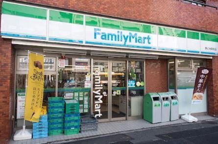 近くのファミリーマート 勝どき駅前店まで294m(徒歩4分)