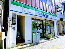 近くのファミリーマート 新宿戸塚警察署前店まで126m（徒歩2分）