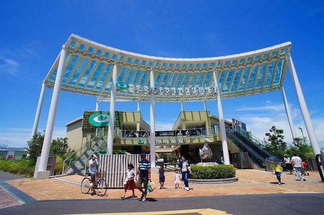 近くのイオンレイクタウンアウトレットまで1,000m（徒歩13分）