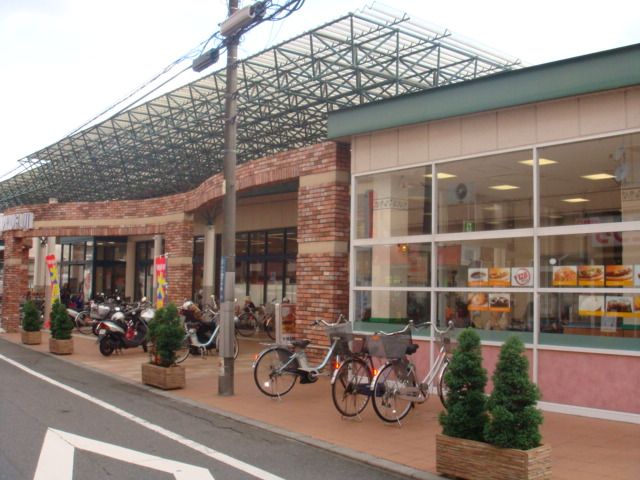 近くのマルフジ千ケ瀬店まで753m（徒歩10分）