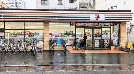 近くのセブンイレブン 足立綾瀬2丁目店まで559m（徒歩7分）