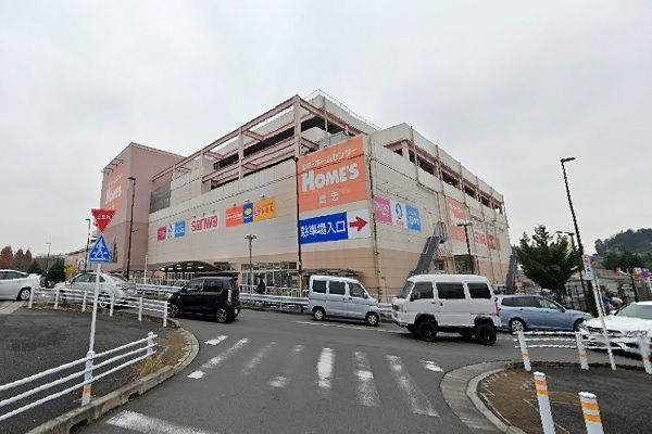 近くの島忠ホームズまで735m(徒歩10分)