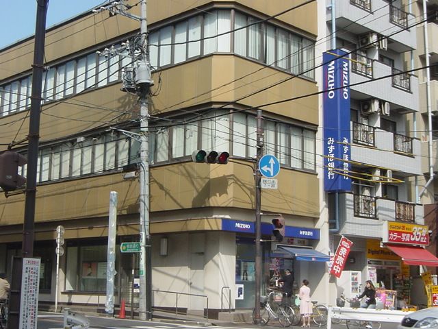 近くの銀行まで80m(徒歩1分)