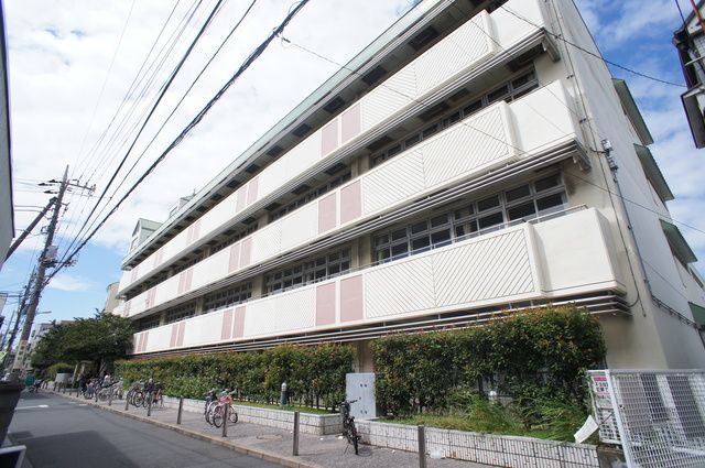 近くの大田区立羽田小学校まで273m（徒歩4分）