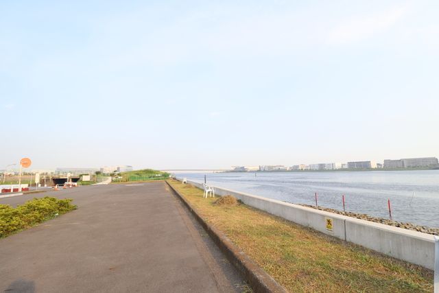 近くの多摩川サイクリングロードまで606m（徒歩8分）