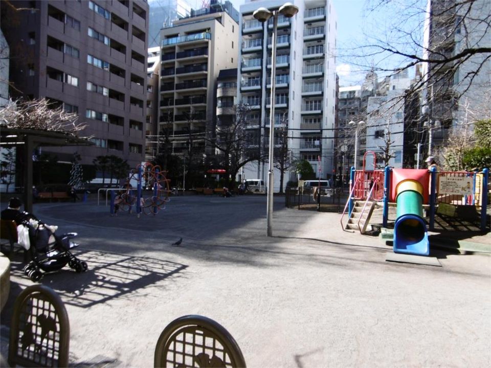 近くの網代公園まで436m（徒歩6分）