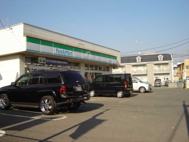 近くのコンビニまで560m(徒歩7分)