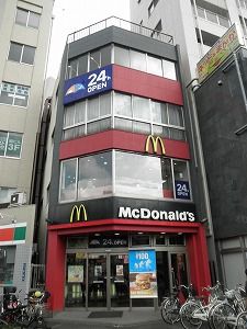 近くのマクドナルドまで140m（徒歩2分）