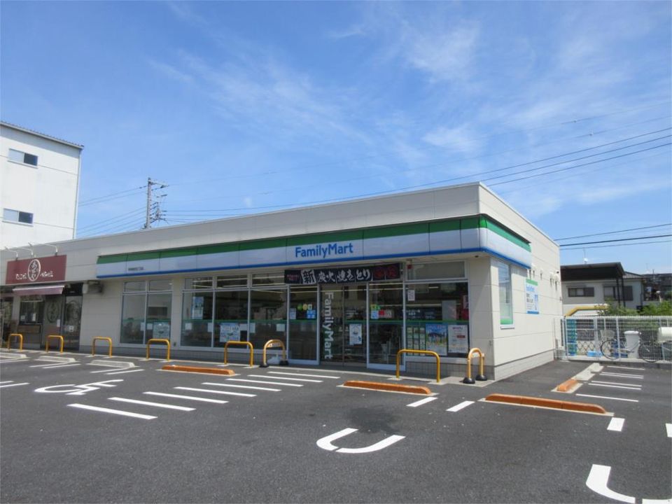 近くのファミリーマートまで568m(徒歩8分)