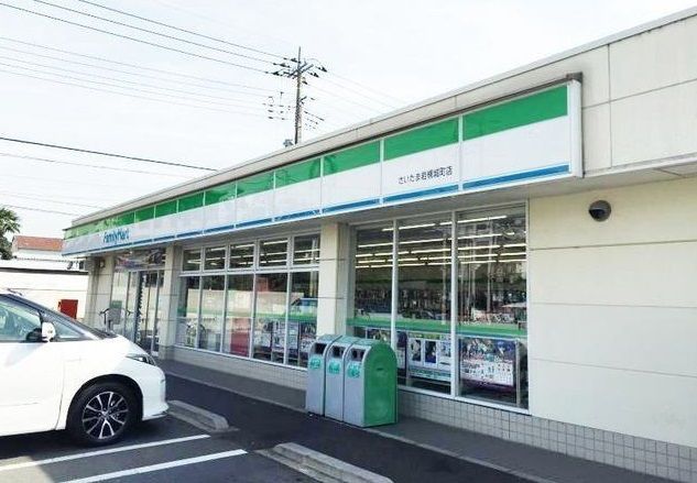 近くのファミリーマートまで190m（徒歩3分）