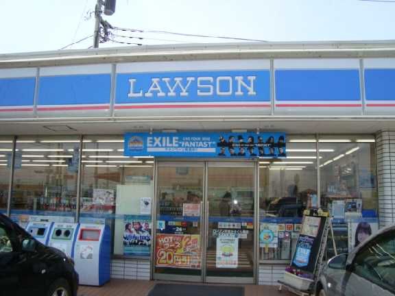 近くのコンビニまで525m（徒歩7分）