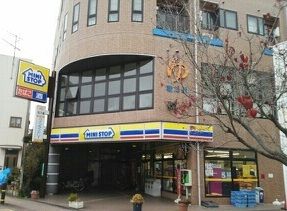 近くのミニストップまで350m（徒歩5分）