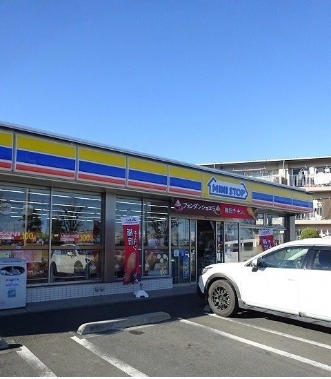 近くのミニストップまで160m（徒歩2分）