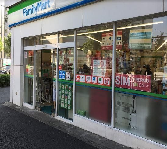 近くのファミリーマート 御苑大通り店まで174m（徒歩3分）