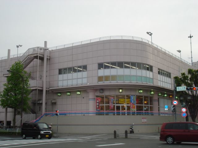 近くのスーパーSANWAまで800m（徒歩10分）