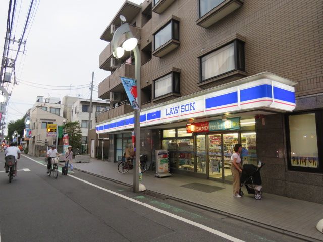 近くのローソン 祖師谷二丁目店まで215m（徒歩3分）