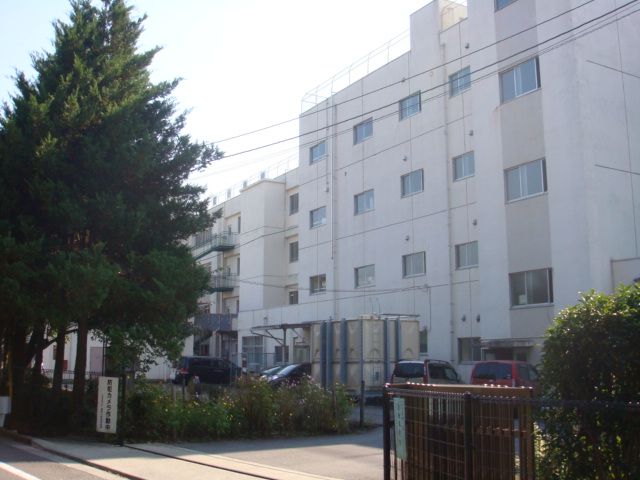 近くのあきる野市立草花小学校まで913m（徒歩12分）