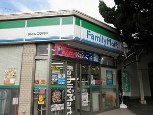 近くのファミリーマートまで396m（徒歩5分）