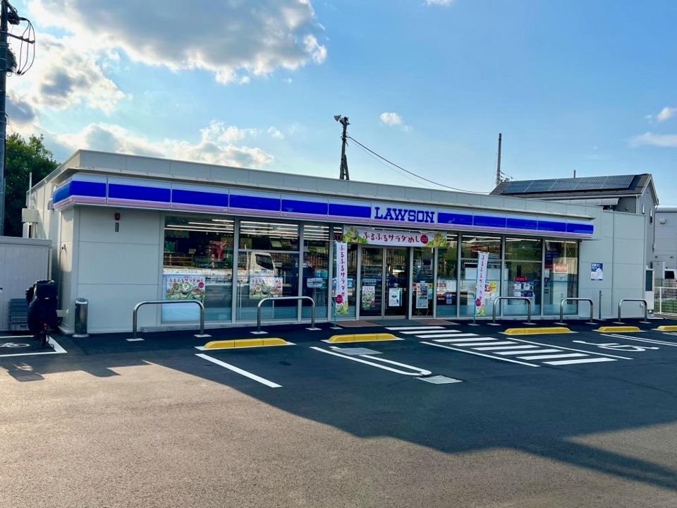 近くのローソン 川口石神店まで647m(徒歩9分)