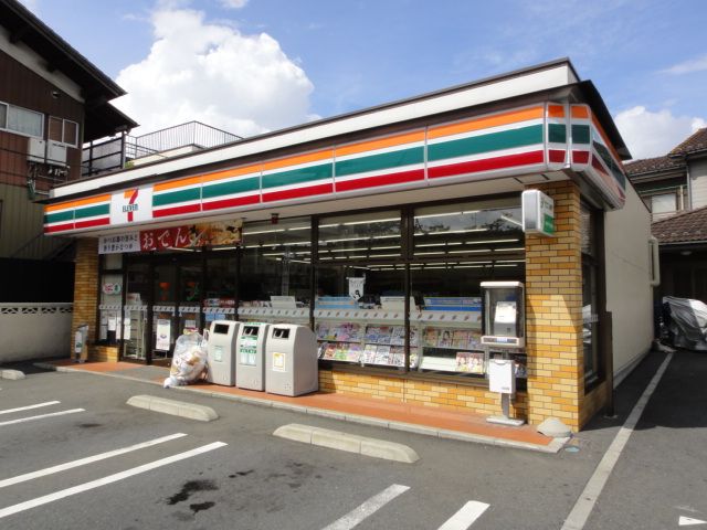 近くのセブンイレブン川口在家町店まで475m（徒歩6分）