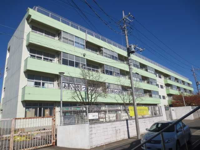 近くの川口市立在家中学校まで648m（徒歩9分）