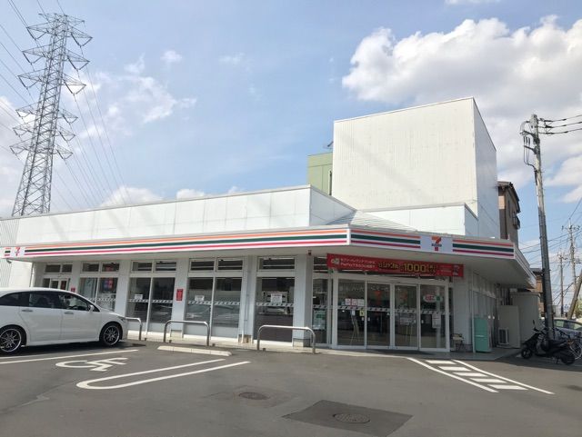 近くのセブンイレブ川越新宿町6丁目店まで600m（徒歩8分）