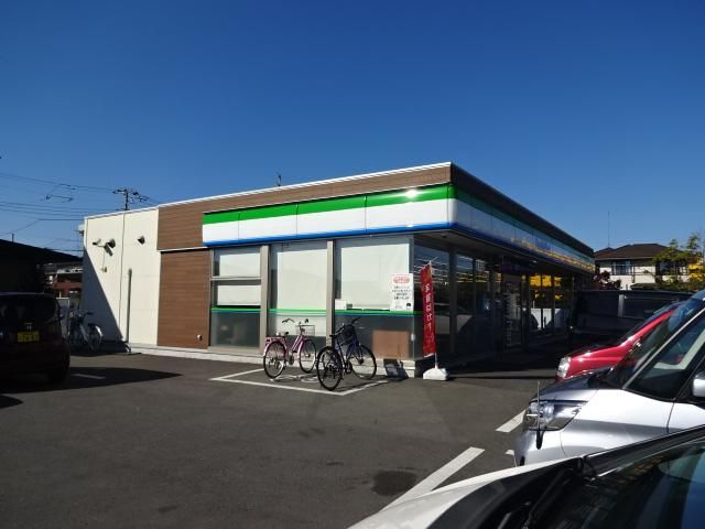 近くのファミリーマート日高高萩店まで626m（徒歩8分）