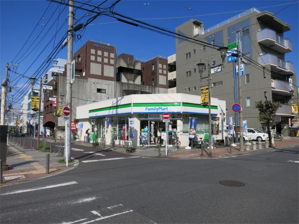 近くのファミリーマート 柏五丁目店まで158m（徒歩2分）
