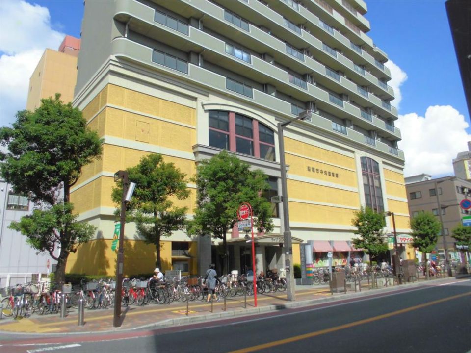 近くの船橋市中央図書館(本町)まで639m(徒歩8分)