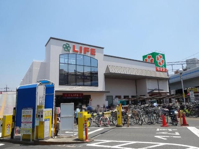 近くのライフ石神井公園店まで240m（徒歩3分）