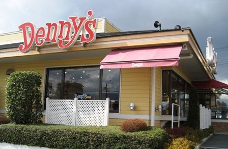 近くのデニーズ昭島店まで346m（徒歩5分）