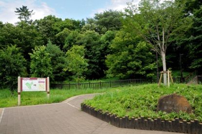 近くの和泉二丁目緑地まで139m(徒歩2分)