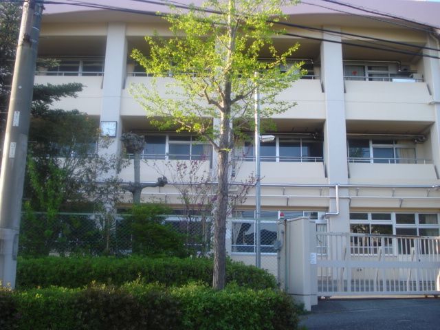 近くの王禅寺中央中学校(中学校)まで907m(徒歩12分)