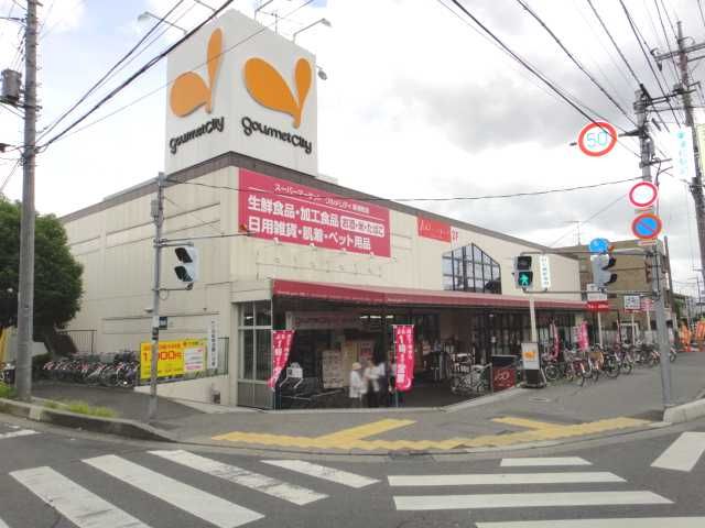 近くのグルメシティ東浦和店まで621m（徒歩8分）
