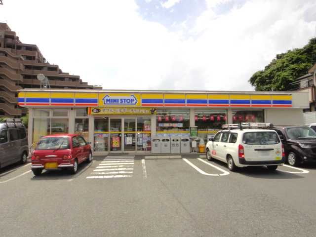 近くのミニストップ東浦和店まで783m（徒歩10分）