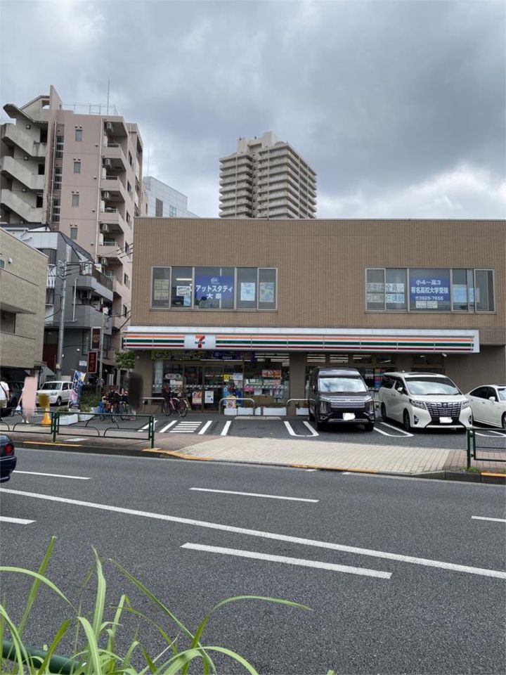 近くのセブンイレブン 練馬大泉学園駅北店まで324m（徒歩5分）