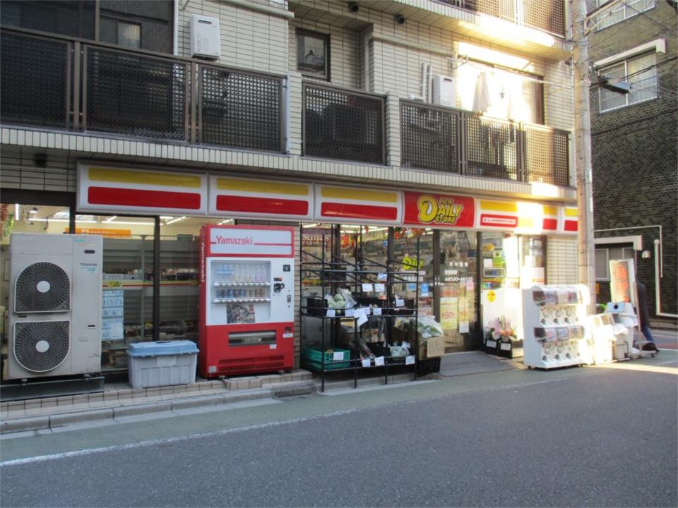 近くのニューヤマザキデイリーストア 根津北嶋店まで270m（徒歩4分）