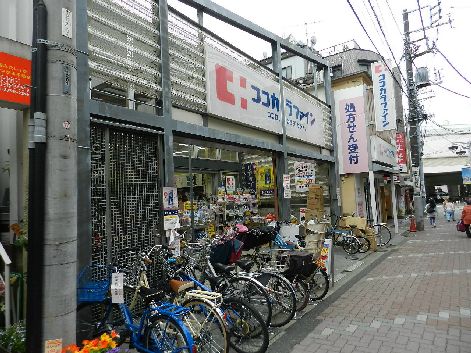 近くのココカラファイン 千歳船橋店まで430m（徒歩6分）